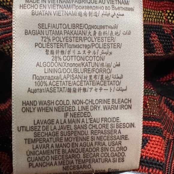 Bcbgmaxzaria Tribal Print Red Shorts size 8 like new - Picture 6 of 6